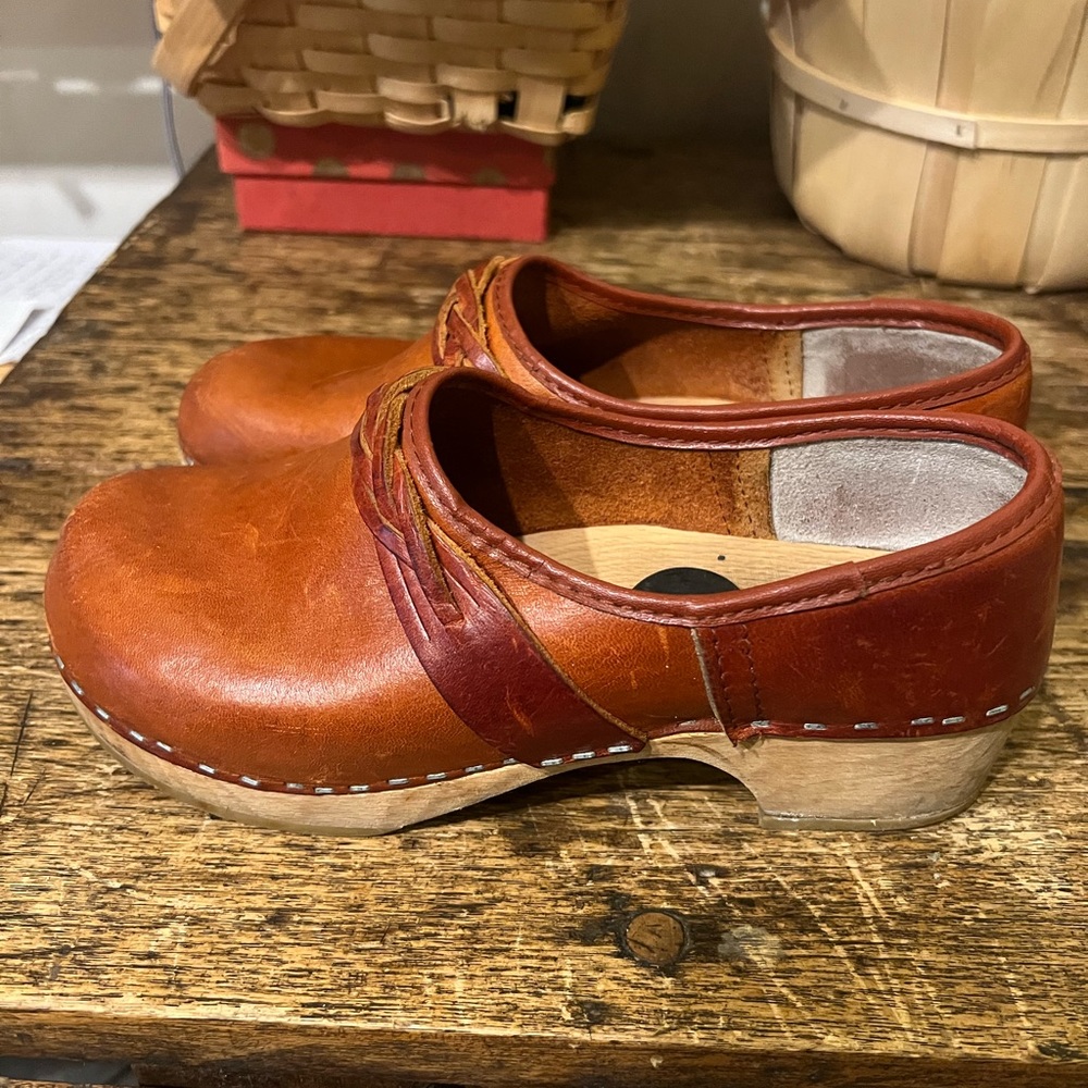 KRONE leather brown braided classic clogs sz 38